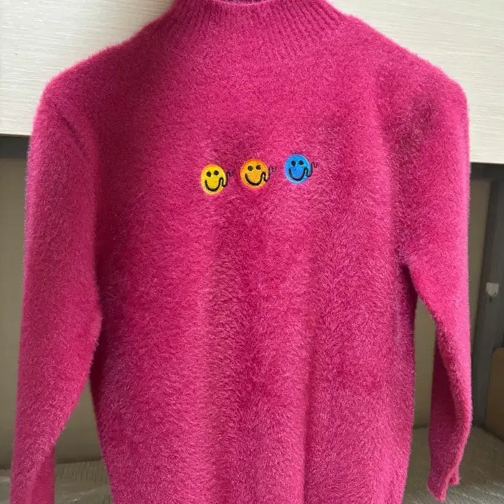 [BUNJANG] Pink Angora Knit Sweater / 핑크색 스마일 자수 앙고라 니트