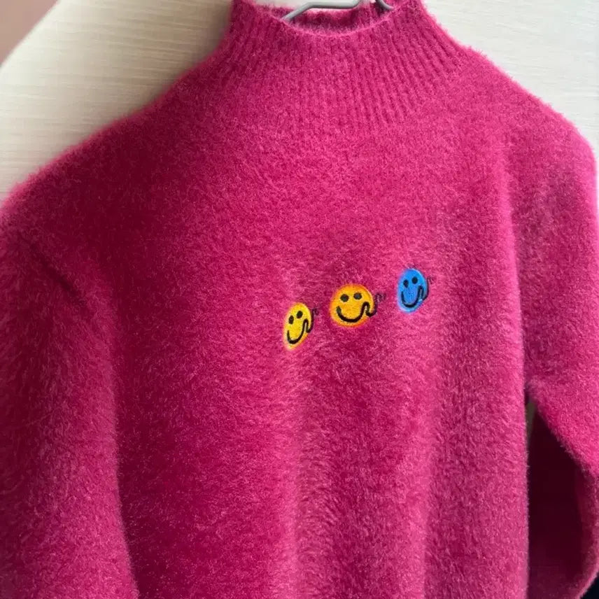 [BUNJANG] Pink Angora Knit Sweater / 핑크색 스마일 자수 앙고라 니트