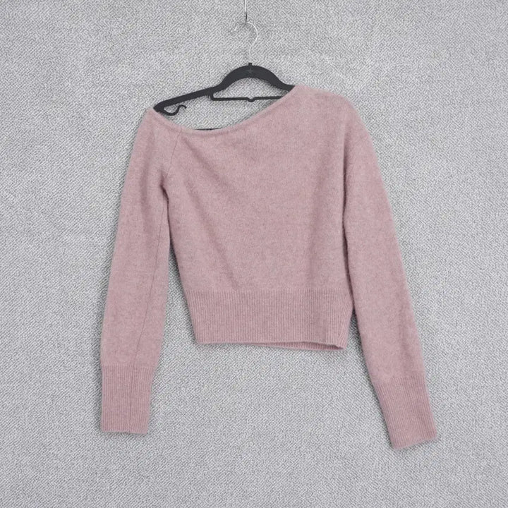 [BUNJANG] Gracia One-Shoulder Raccoon Knit Top / 그라시아 원숄더 라쿤 여리여리 니트 free