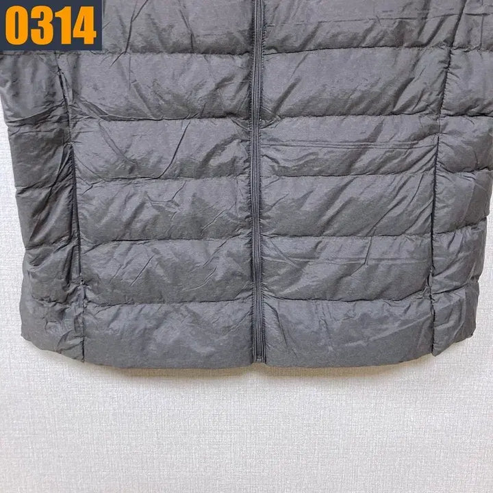 [BUNJANG] Uniqlo Lightweight Padded Vest XL / 105 유니클로 경량 패딩 조끼 XL