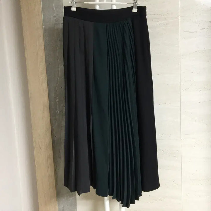 [BUNJANG] Latt by T Plissé Skirt / 래트바이티 배색 플리츠 스커트 27