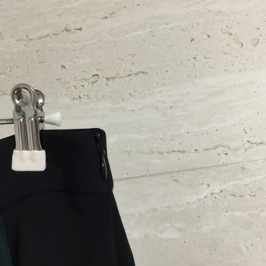 [BUNJANG] Latt by T Plissé Skirt / 래트바이티 배색 플리츠 스커트 27