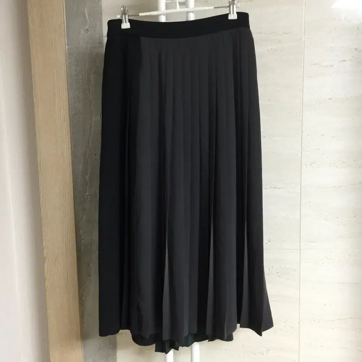 [BUNJANG] Latt by T Plissé Skirt / 래트바이티 배색 플리츠 스커트 27