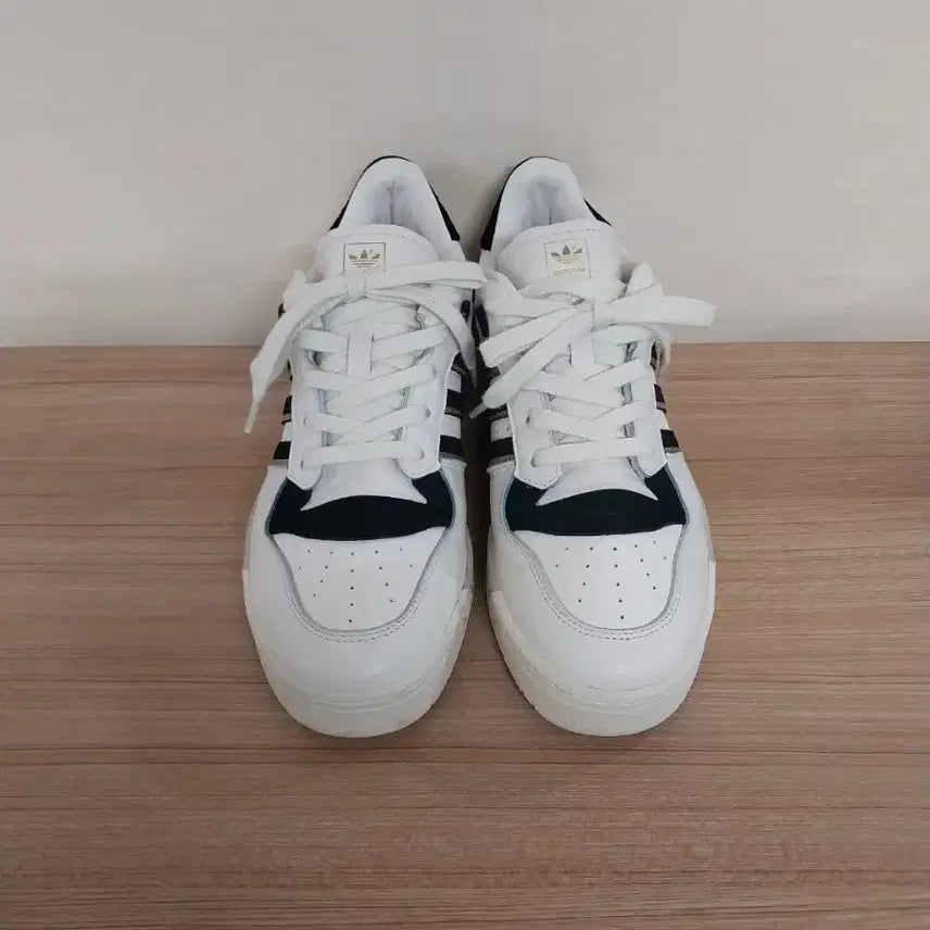 [BUNJANG] Adidas Rivalry 86 Low Leather Sneakers (255) / 남성 아디다스 라이벌리 86 로우 가죽 스니커즈, 운동화 (255)