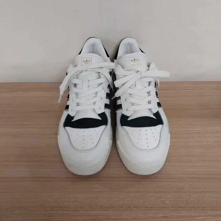 [BUNJANG] Adidas Rivalry 86 Low Leather Sneakers (255) / 남성 아디다스 라이벌리 86 로우 가죽 스니커즈, 운동화 (255)