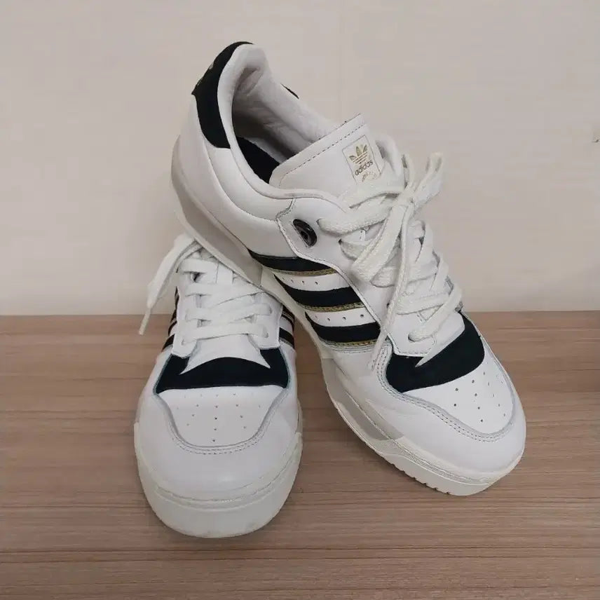 [BUNJANG] Adidas Rivalry 86 Low Leather Sneakers (255) / 남성 아디다스 라이벌리 86 로우 가죽 스니커즈, 운동화 (255)