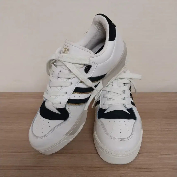 [BUNJANG] Adidas Rivalry 86 Low Leather Sneakers (255) / 남성 아디다스 라이벌리 86 로우 가죽 스니커즈, 운동화 (255)