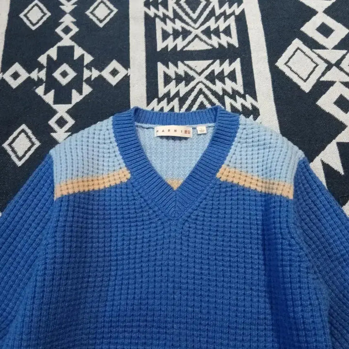 [BUNJANG] Uniqlo x Marni Blue Sky Blue Waffle Pattern Wool Blend V-Neck Knit / 유니클로 X 마르니 블루 스카이블루 배색 와플패턴 울렌 블렌드 브이넥 니
