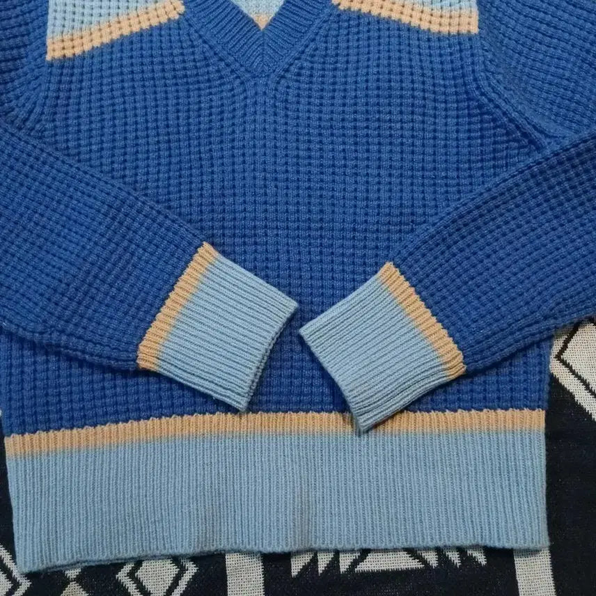 [BUNJANG] Uniqlo x Marni Blue Sky Blue Waffle Pattern Wool Blend V-Neck Knit / 유니클로 X 마르니 블루 스카이블루 배색 와플패턴 울렌 블렌드 브이넥 니