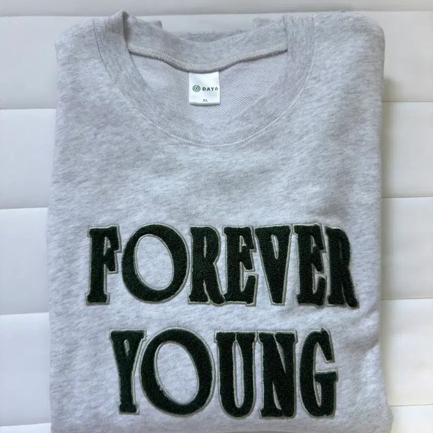 [BUNJANG] Day6 Forever Young Yokohama Concert Sweatshirt / 데이식스 요코하마 맨투맨