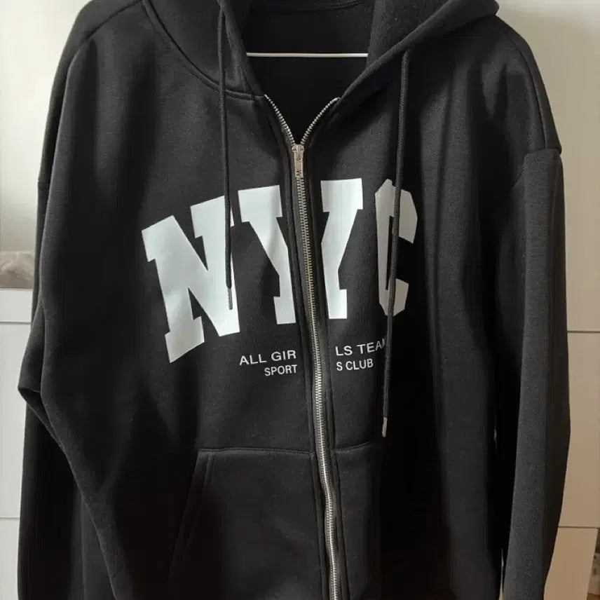 [BUNJANG] NYC Hoodie (Black) / NYC 후드집업 (블랙)