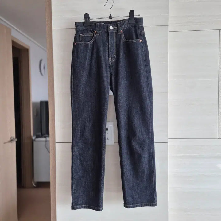 [SOLD OUT] 에잇세컨즈  진청 청바지