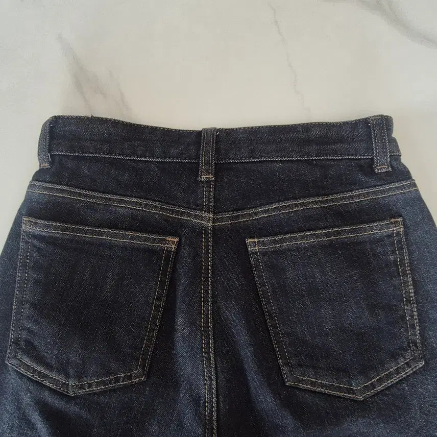 [SOLD OUT] 에잇세컨즈  진청 청바지