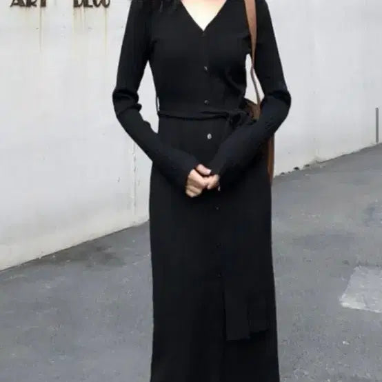 [BUNJANG] V-Neck Ribbed Button Long Sleeve Knit Dress Black / 브이넥 골지 단추 긴팔 니트 롱 원피스 블랙