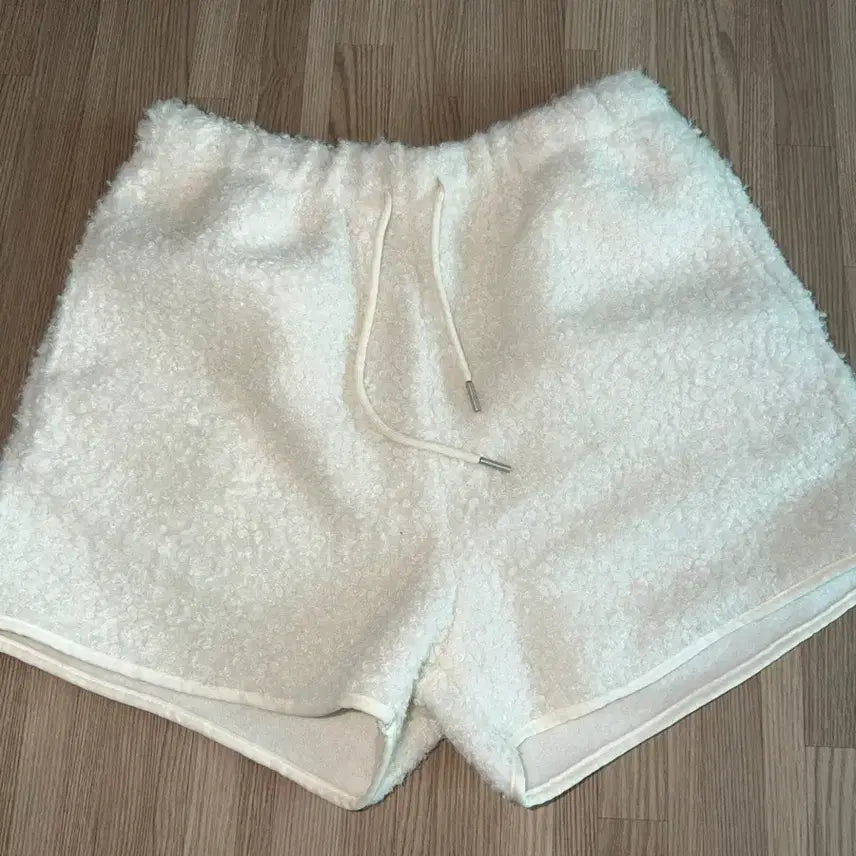 [SOLD OUT] 뽀글이 숏팬츠 아이보리