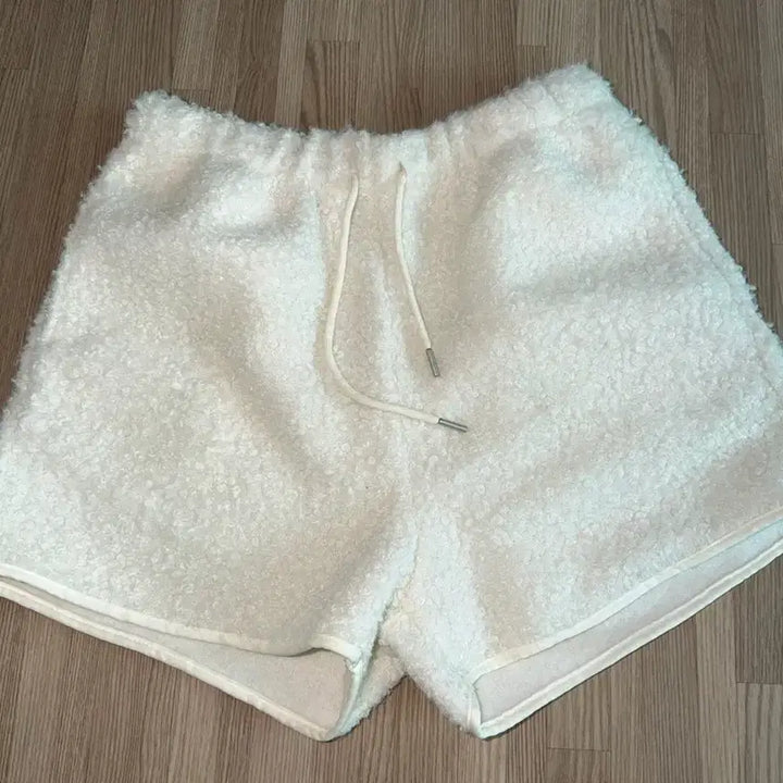 [SOLD OUT] 뽀글이 숏팬츠 아이보리