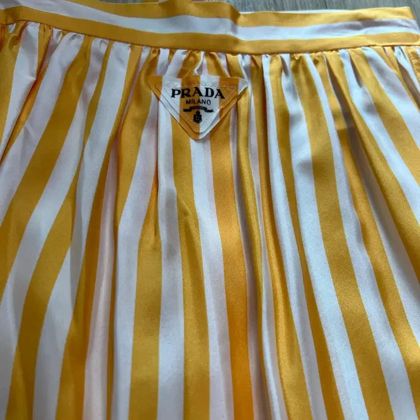 [BUNJANG] Prada Silk Yellow Striped Skirt / 프라다 실크 옐로우 스트라이프 스커트