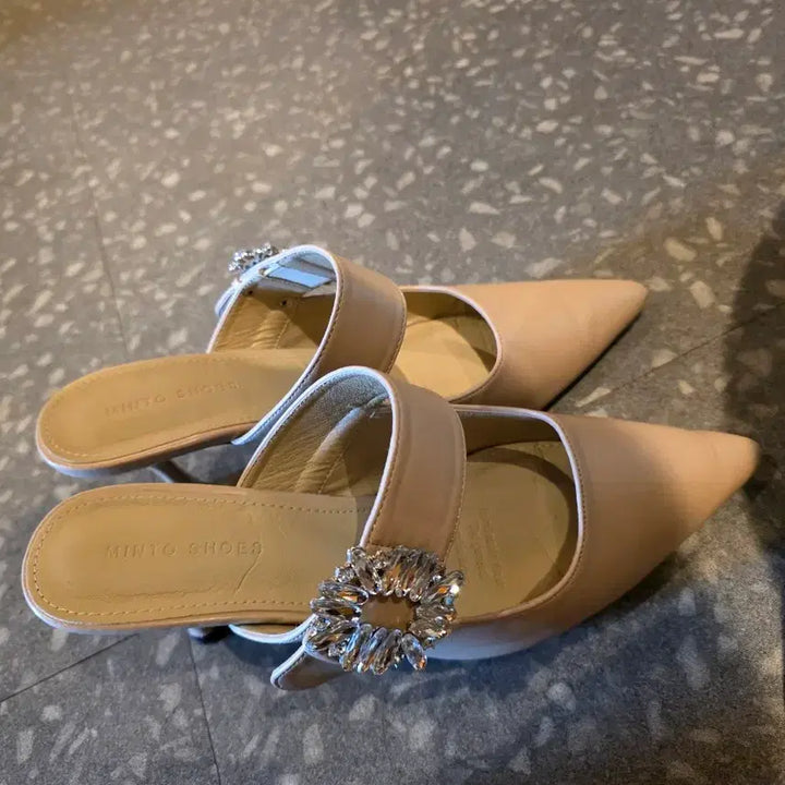 [SOLD OUT] 큐빅 버클 슬리퍼 힐 240~245 / 로저비비에 스타일