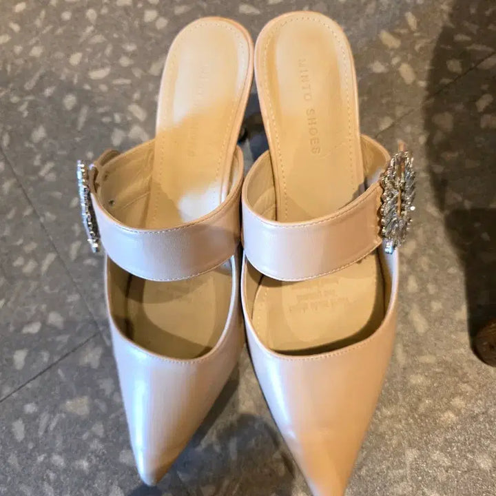 [SOLD OUT] 큐빅 버클 슬리퍼 힐 240~245 / 로저비비에 스타일