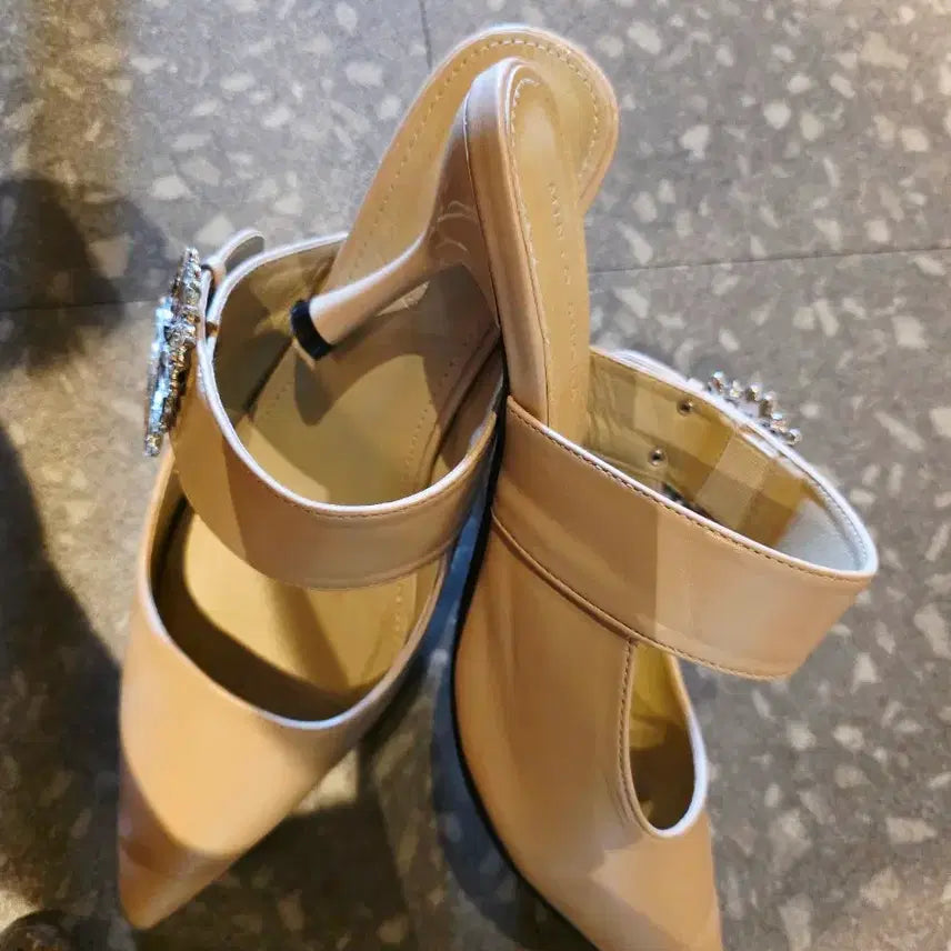 [SOLD OUT] 큐빅 버클 슬리퍼 힐 240~245 / 로저비비에 스타일