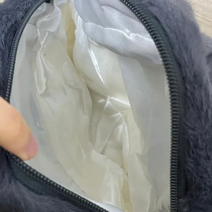 [BUNJANG] Sanrio Kuromi Face Fur Shoulder Bag / 산리오 쿠로미 캐릭터 얼굴 퍼 숄더백