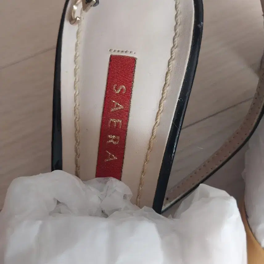 [SOLD OUT] 세라 샌들 230