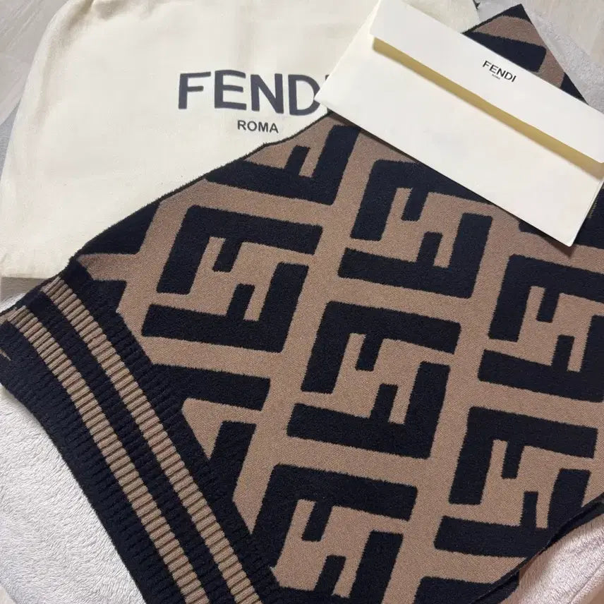 [BUNJANG] Fendi FF Logo Reversible Muffler / 펜디 FF 로고 양면 머플러