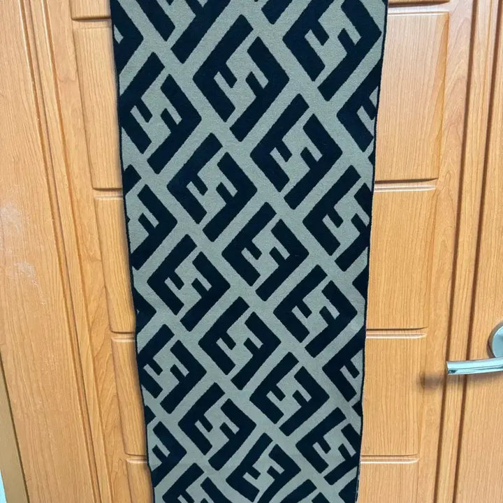 [BUNJANG] Fendi FF Logo Reversible Muffler / 펜디 FF 로고 양면 머플러