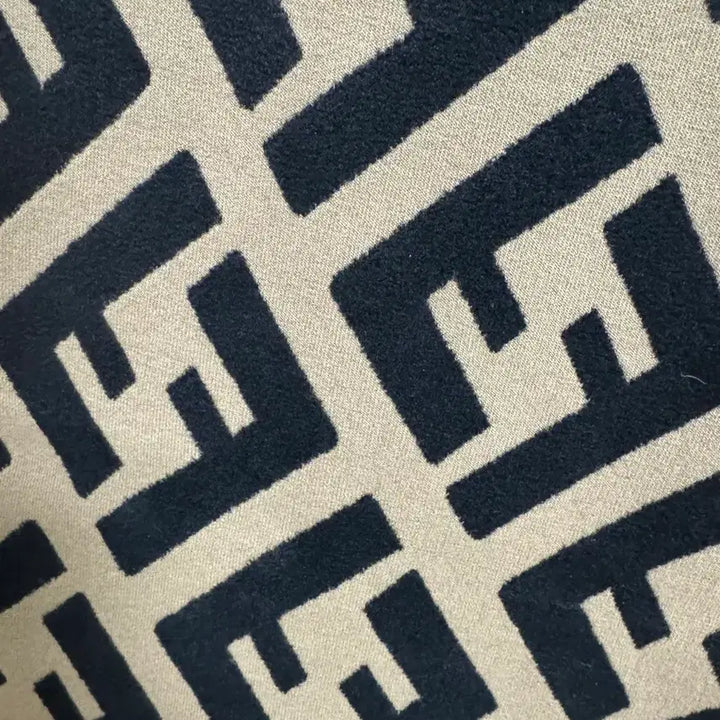 [BUNJANG] Fendi FF Logo Reversible Muffler / 펜디 FF 로고 양면 머플러