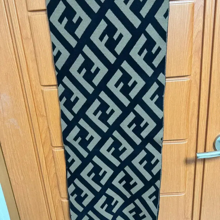 [BUNJANG] Fendi FF Logo Reversible Muffler / 펜디 FF 로고 양면 머플러