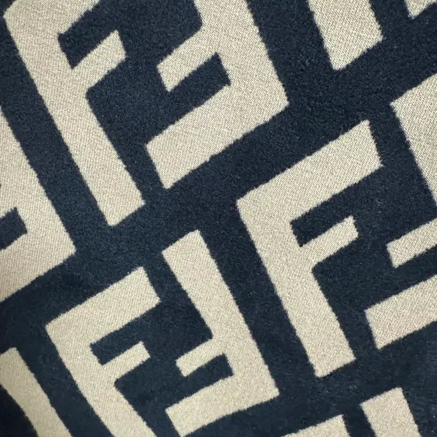 [BUNJANG] Fendi FF Logo Reversible Muffler / 펜디 FF 로고 양면 머플러