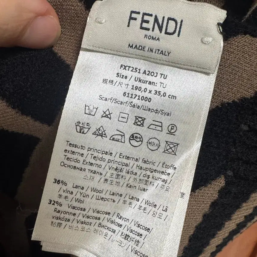 [BUNJANG] Fendi FF Logo Reversible Muffler / 펜디 FF 로고 양면 머플러