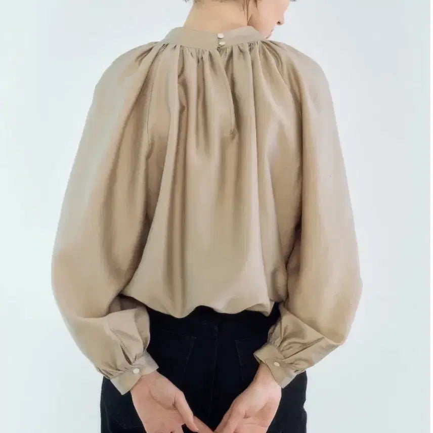 [BUNJANG] Audrey Beige Blouse / 공드린 Audrey 블라우스
