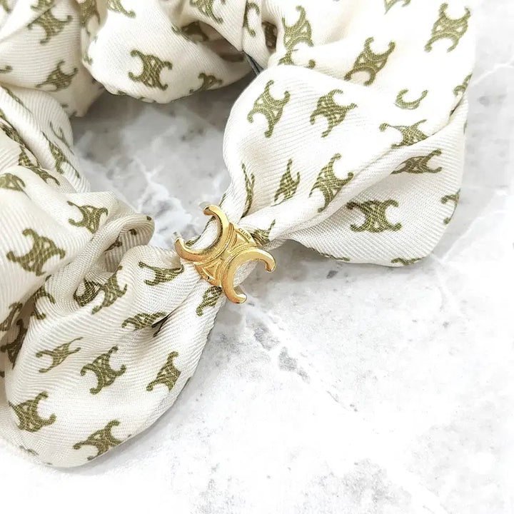[BUNJANG] Celine Triomphe Scrunchie Hair Tie / 셀린느 트리오페 스크런치 헤어슈슈