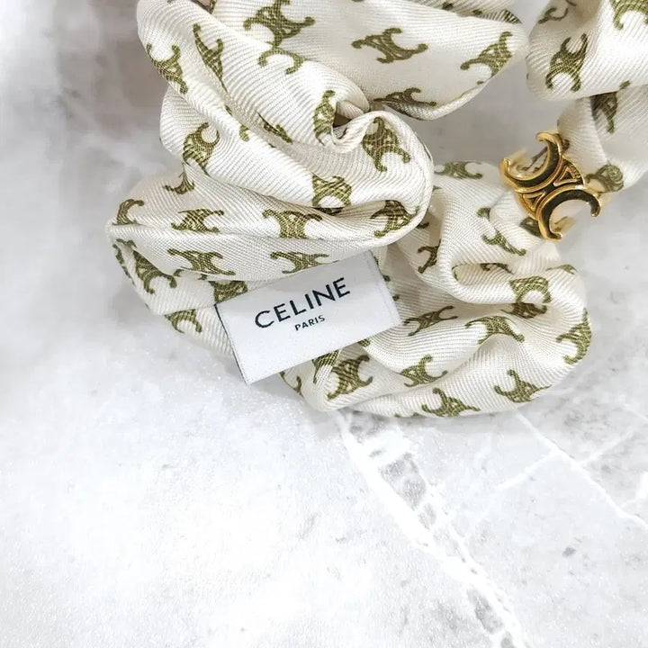 [BUNJANG] Celine Triomphe Scrunchie Hair Tie / 셀린느 트리오페 스크런치 헤어슈슈