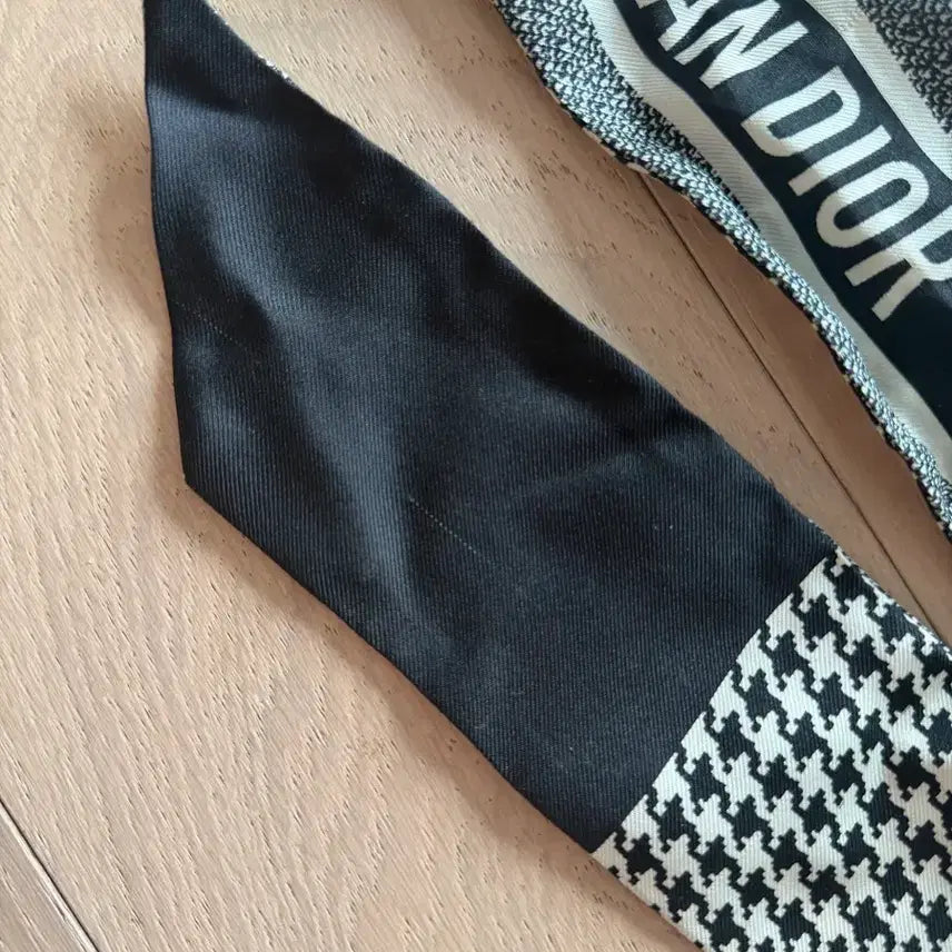 [BUNJANG] Christian Dior Oblique Mitzah Scarf / 크리스찬 디올 오블리크 미차 스카프