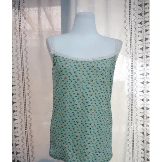 [BUNJANG] Sandhouse Vintage Lace Sleeveless Top / 빈티지 플라워 레이스 슬리브리스 모래하우스 김아홉 모리걸 블랙업
