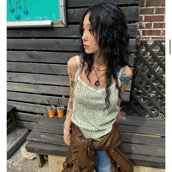[BUNJANG] Sandhouse Vintage Lace Sleeveless Top / 빈티지 플라워 레이스 슬리브리스 모래하우스 김아홉 모리걸 블랙업