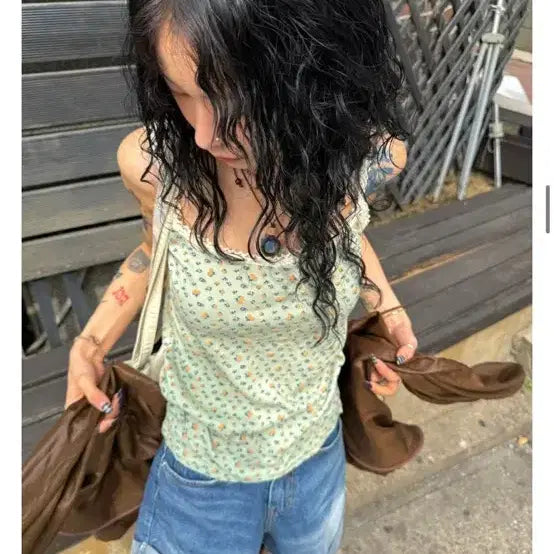 [BUNJANG] Sandhouse Vintage Lace Sleeveless Top / 빈티지 플라워 레이스 슬리브리스 모래하우스 김아홉 모리걸 블랙업