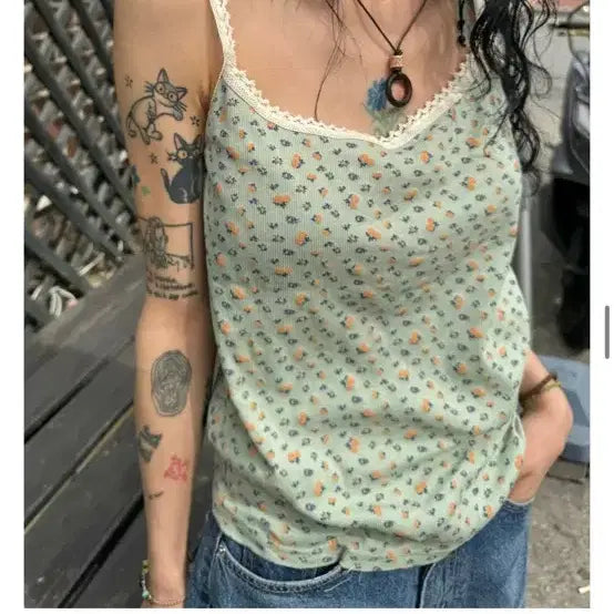 [BUNJANG] Sandhouse Vintage Lace Sleeveless Top / 빈티지 플라워 레이스 슬리브리스 모래하우스 김아홉 모리걸 블랙업