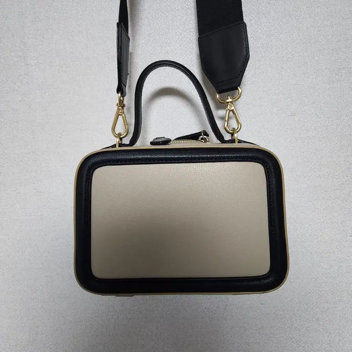[BUNJANG] Calin Leather Crossbody Bag / 미사용 칼린 소가죽 크로스백