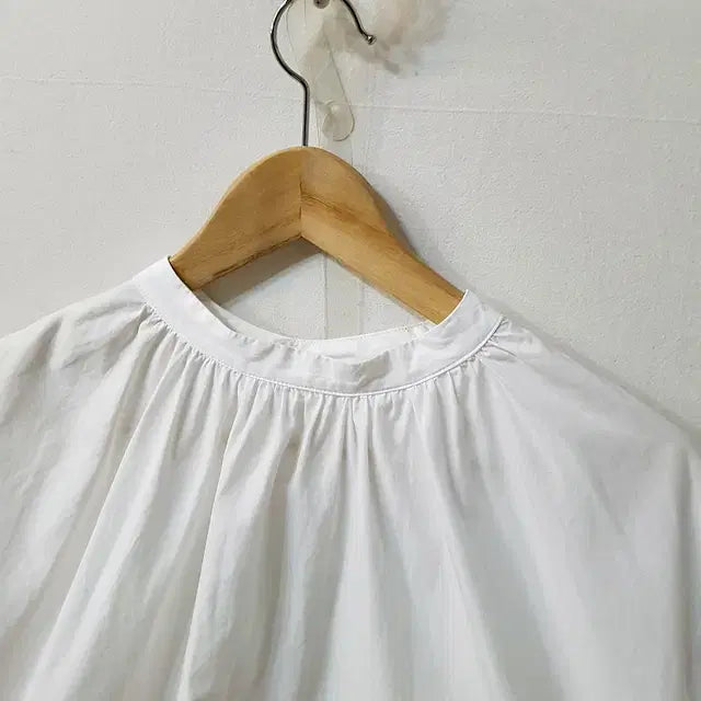 [BUNJANG] Uniqlo Shirring Blouse White / 유니클로 셔링 블라우스 화이트
