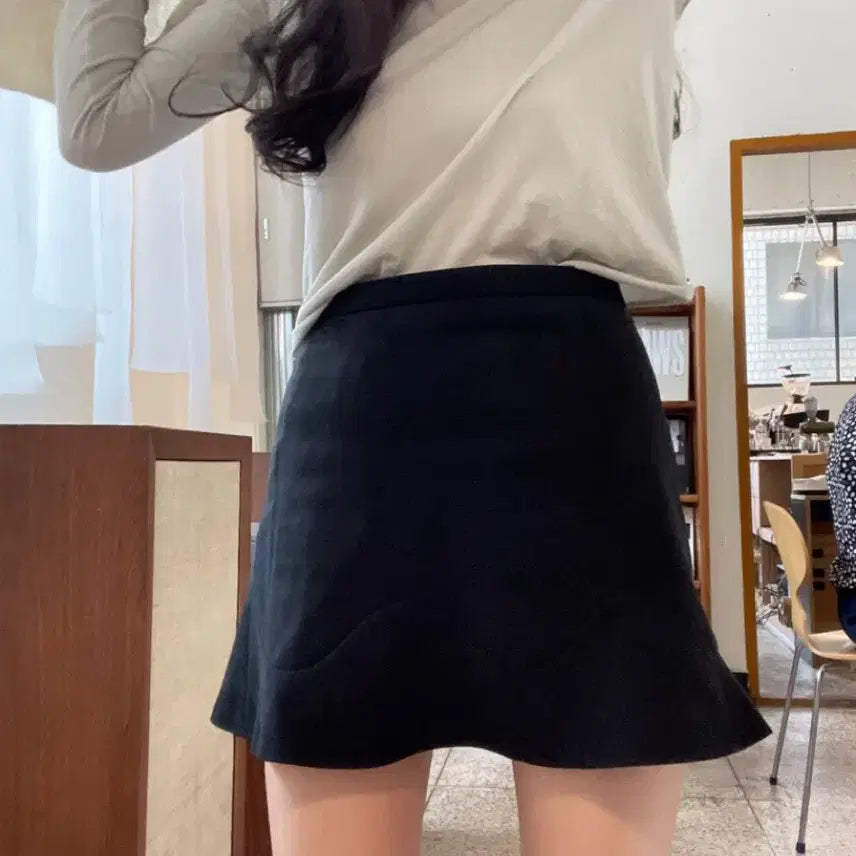 [BUNJANG] Inderbaz Tulip Mini Skirt - Black (Size M) / 인더바즈 튤립 미니스커트 블랙 M 새상품
