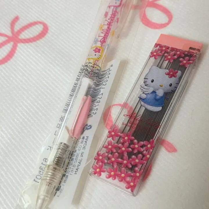 [BUNJANG] Sanrio Classic Flower Kitty Mechanical Pencil &amp; Angel Kitty Lead Set / 고전키티 꽃키티 노크식샤프, 엔젤키티 샤프심 세트