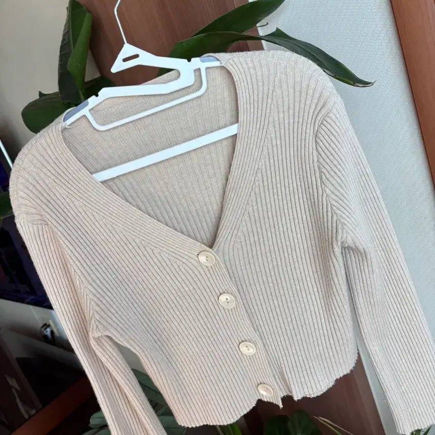 [SOLD OUT] 베이지 브이넥니트가디건