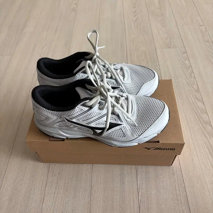 [BUNJANG] Mizuno Maximizer 25 Sneakers / 미즈노 맥시마이저 25 225