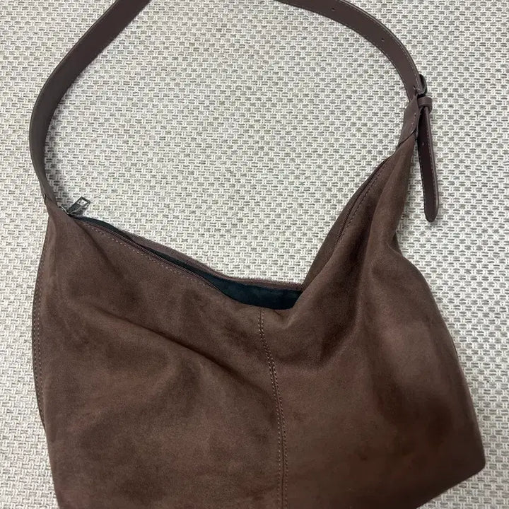 [BUNJANG] Blackup Cameli Suede Crossbody Bag / 블랙업 카멜리 스웨이드 크로스백