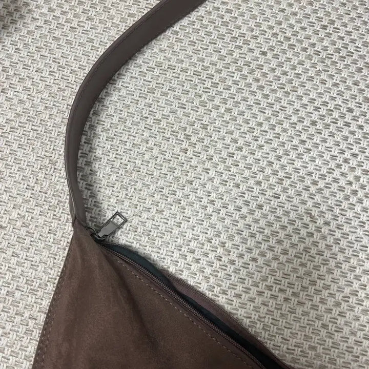 [BUNJANG] Blackup Cameli Suede Crossbody Bag / 블랙업 카멜리 스웨이드 크로스백