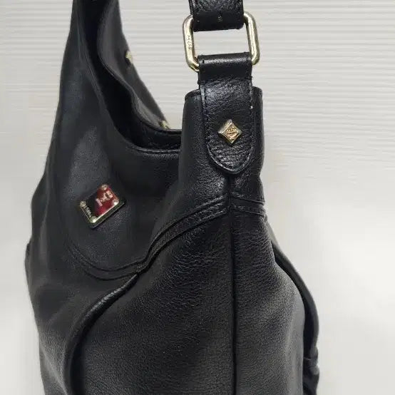 [SOLD OUT] MCM 엠씨엠 천연소가죽 호보백. 숄더백