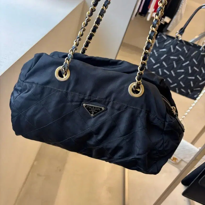 [BUNJANG] Prada Quilted Chain Shoulder Bag / 프라다 블랙 퀼팅 체인 숄더백